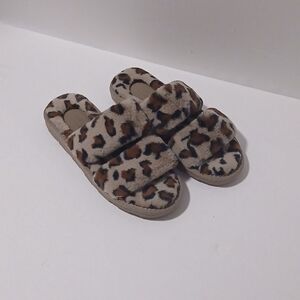 Stars Above Size 7 Leopard Pront Cozy Slippers
